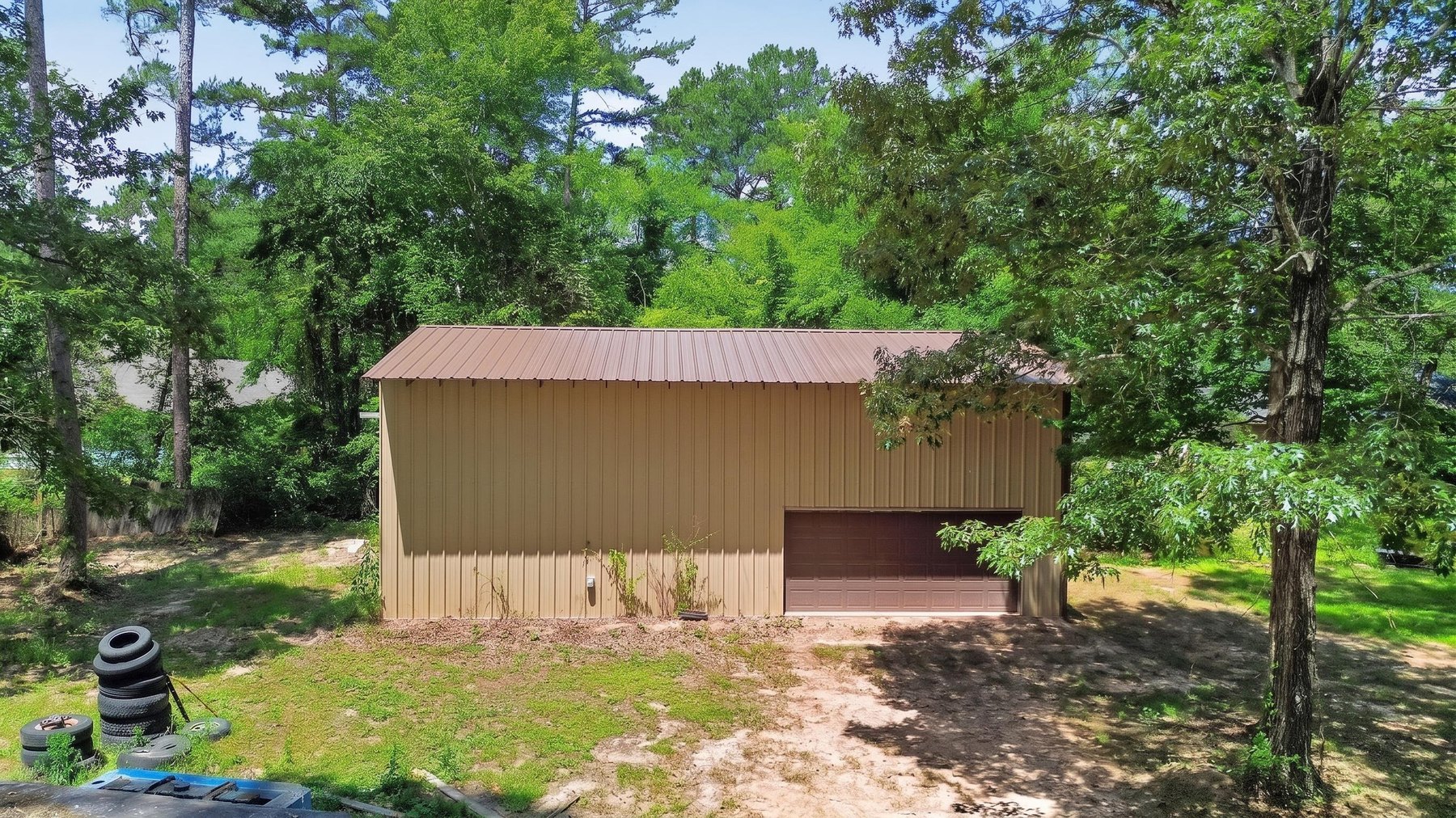 Outbuilding and property grounds at 6110 Club Drive